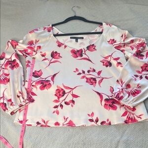 White House Black Market Pink Floral Blouse. Heart shape neckline, elastic wrist